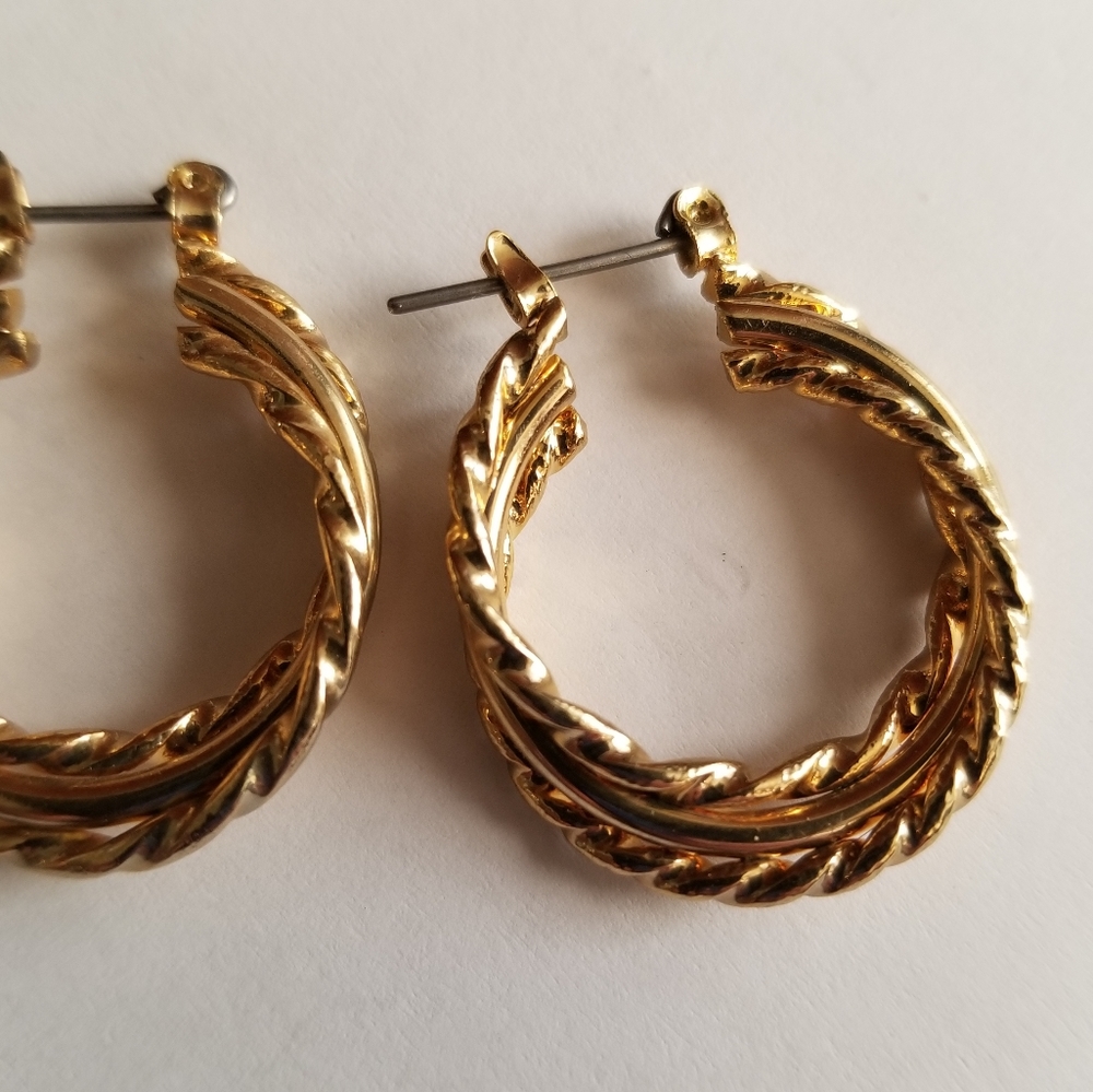 Vintage hoop earrings gold tone twist design - Picture 4 of 10